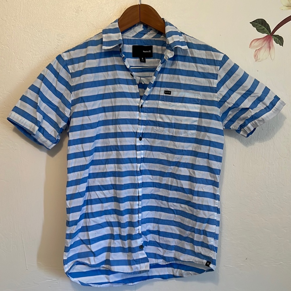 Hurley short sleeve button up shirt, size S